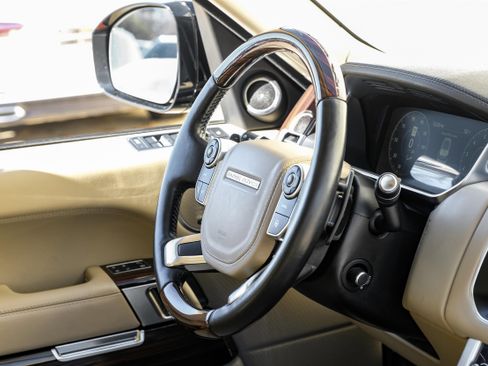 Used 2017 Land Rover Range Rover HSE image 13