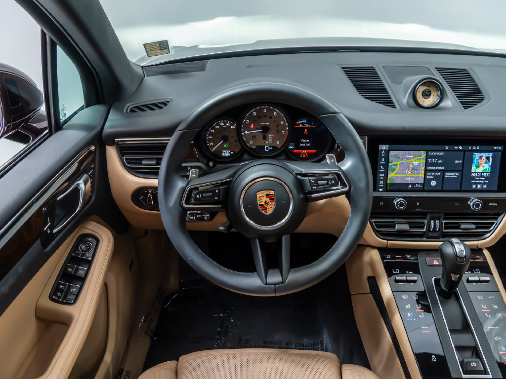 Used 2026 Porsche Macan AWD/4WD image 16