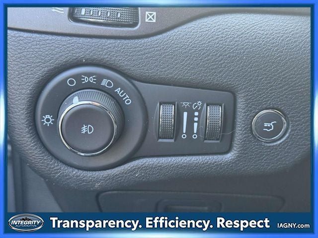 Used 2022 Jeep Cherokee Trailhawk w/ Comfort/Convenience Group AWD/4WD image 19