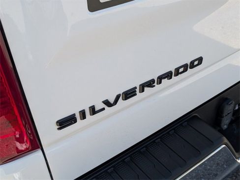 Used 2023 Chevrolet Silverado 1500 LT w/ Leather Package image 12