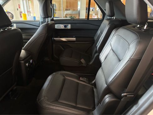 Used 2023 Ford Explorer Limited w/ Limited Technology Package AWD/4WD image 30