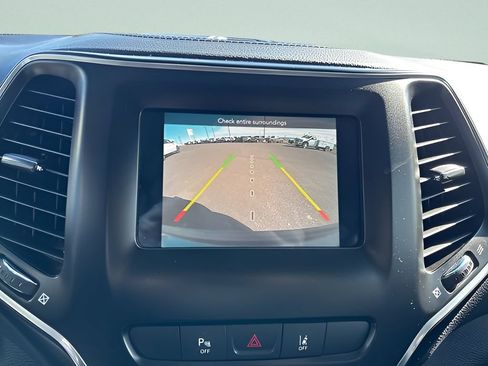 Used 2021 Jeep Cherokee Latitude Plus w/ Mopar Interior Package AWD/4WD image 19