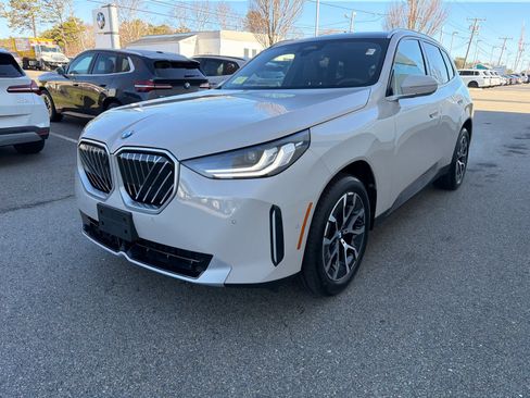 Used 2025 BMW X3 xDrive30i w/ Premium Package image 2