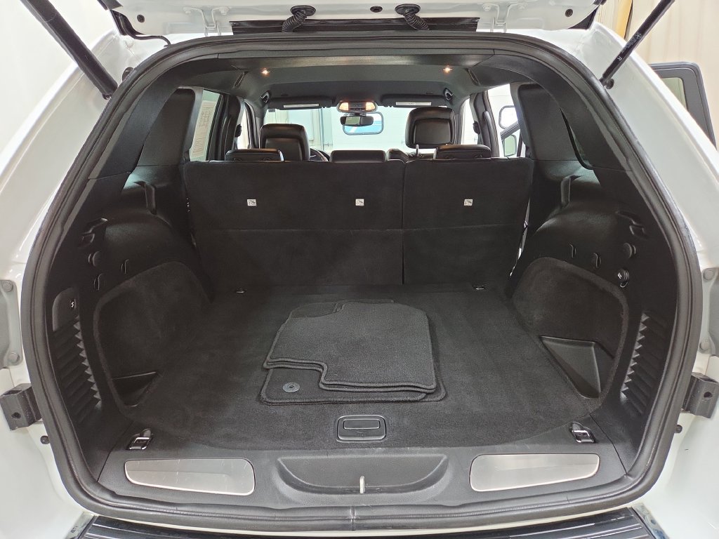 Used 2019 Jeep Grand Cherokee Limited AWD/4WD image 9