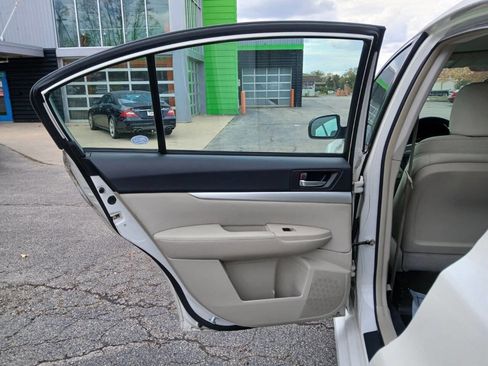 Used 2010 Subaru Legacy 2.5i image 14