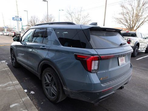 Certified 2025 Ford Explorer ST-Line w/ Premium Package image 5