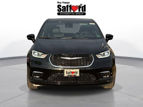 New 2026 Chrysler Pacifica Limited w/ Uconnect Theater Family Group AWD/4WD image 11