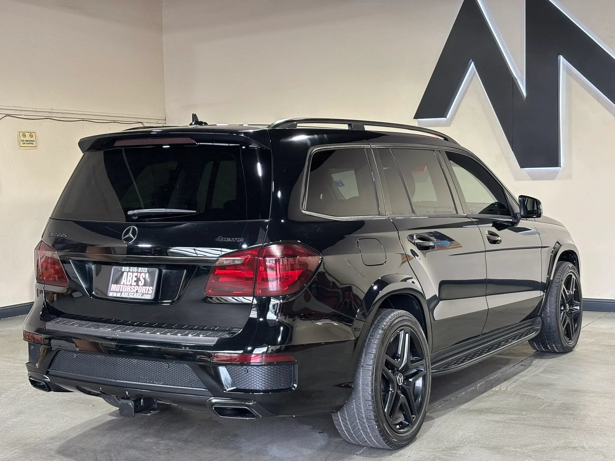 Used 2015 Mercedes-Benz GL 550 4MATIC image 4