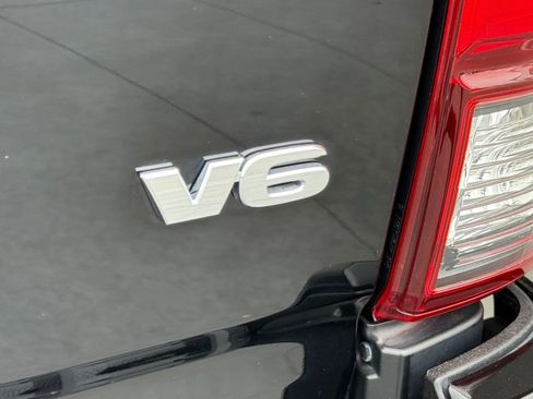 Used 2019 Toyota Tacoma TRD Sport image 14