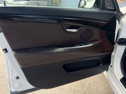 Used 2016 BMW 550i Gran Turismo xDrive image 9