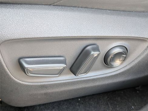 Used 2023 Toyota RAV4 XSE AWD/4WD image 19