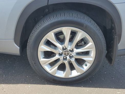 Used 2022 Toyota Highlander Limited AWD/4WD image 5