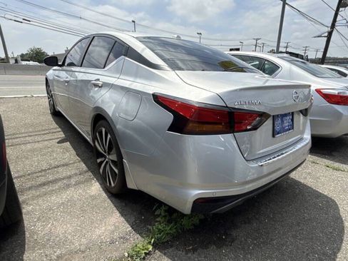 Used 2021 Nissan Altima 2.5 SR w/ SR Premium Package image 2