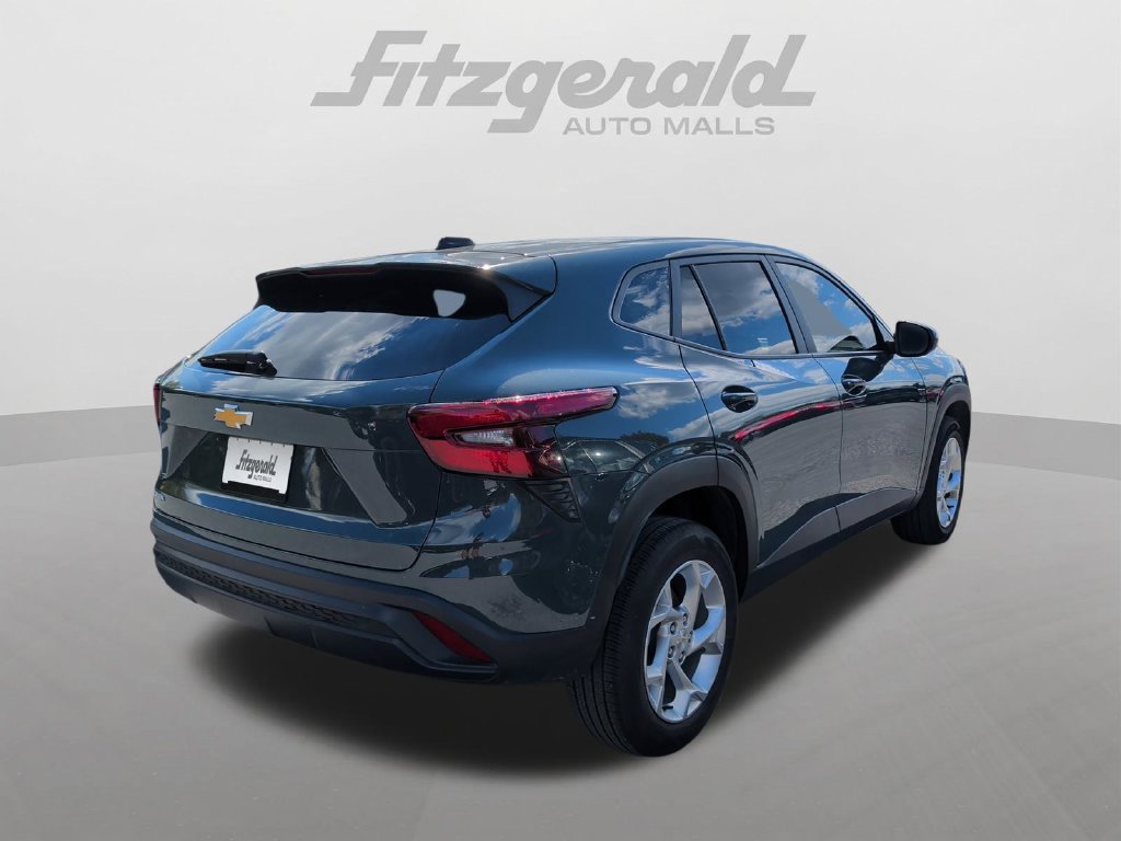 Used 2025 Chevrolet Trax LS w/ LS Convenience Package FWD image 6