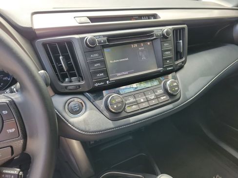 Used 2018 Toyota RAV4 XLE FWD image 24