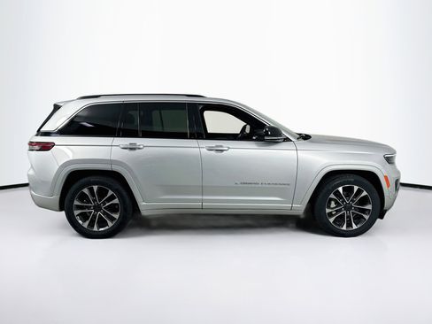Used 2022 Jeep Grand Cherokee Overland AWD/4WD image 4