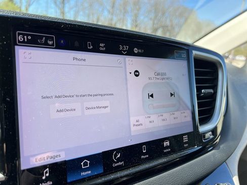 Used 2024 Chrysler Pacifica Touring-L image 14