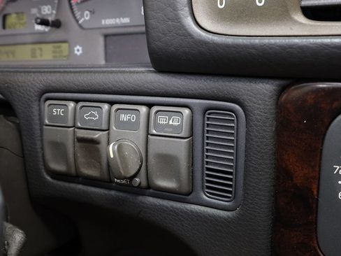 Used 2004 Volvo C70 HT FWD image 37