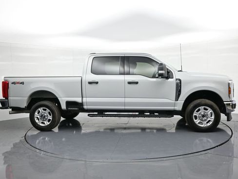 Used 2025 Ford F250 XLT image 5