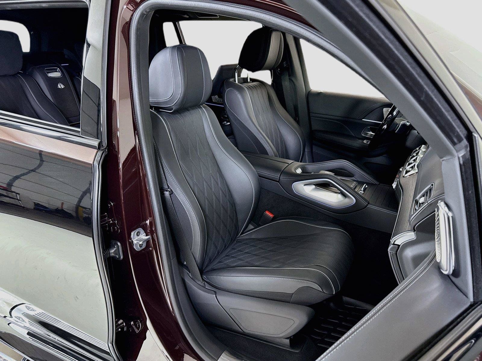 Used 2024 Mercedes-Benz Maybach GLS 600 4MATIC image 38