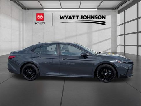 Used 2025 Toyota Camry SE FWD image 7
