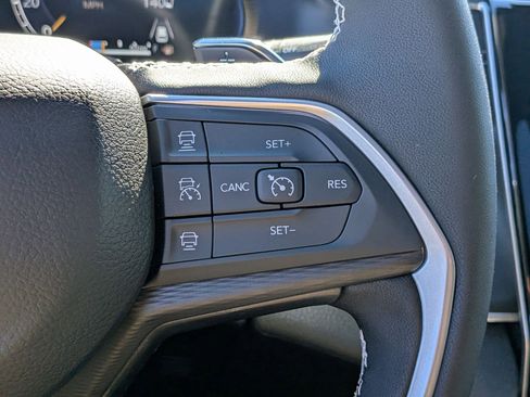 New 2025 Jeep Grand Cherokee Laredo X w/ Luxury Tech Group I image 17