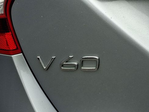 Used 2018 Volvo V60 T5 Dynamic w/ Vision Package AWD/4WD image 29
