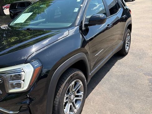 Used 2025 GMC Terrain Elevation AWD/4WD image 2