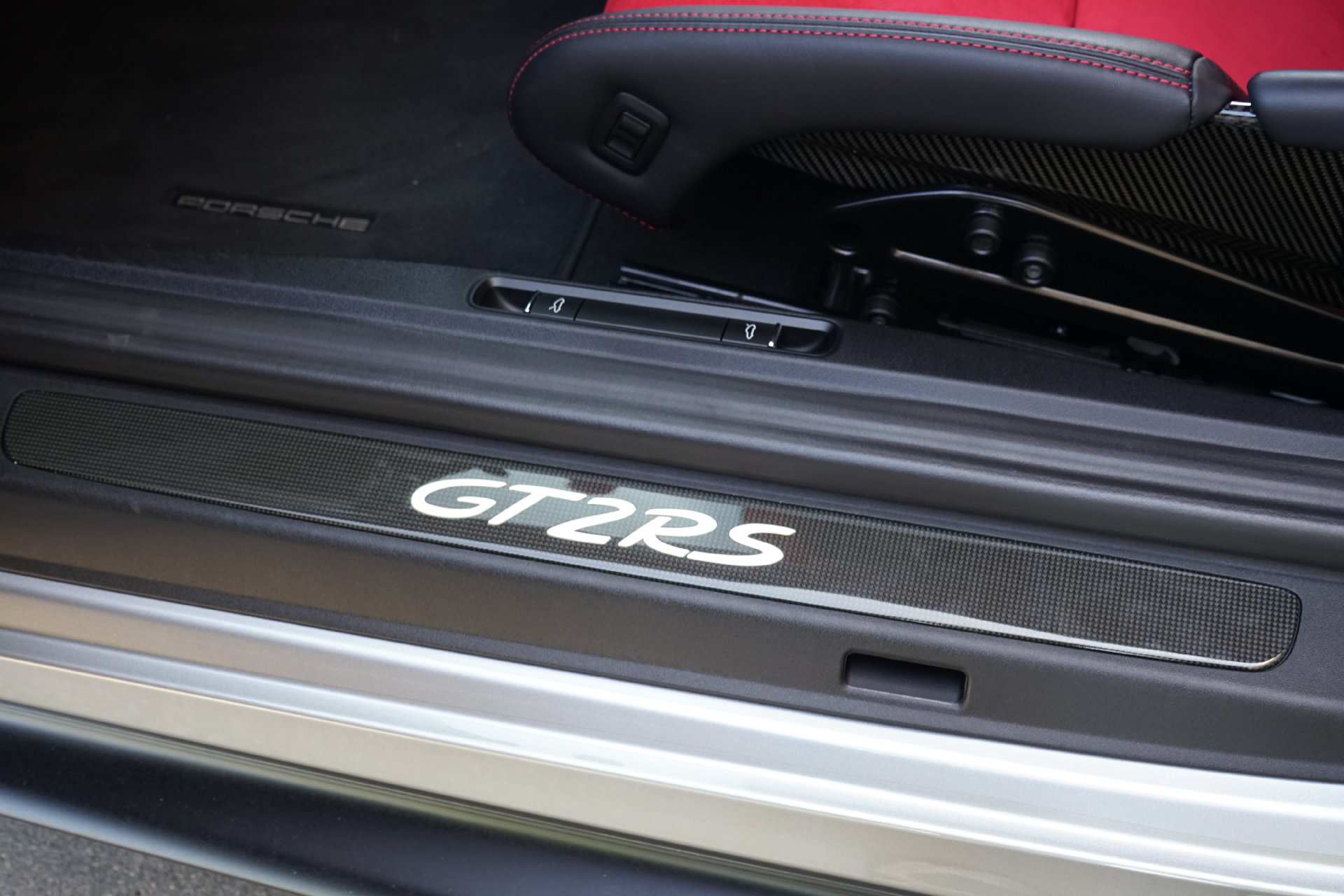 Used 2018 Porsche 911 GT2 RS RWD image 39