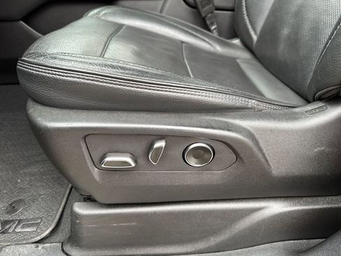 Certified 2025 GMC Yukon Denali image 13