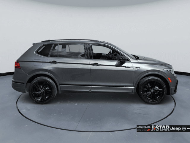 Used 2023 Volkswagen Tiguan SE R-Line FWD image 4