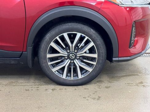 Used 2021 Nissan Kicks SV image 4