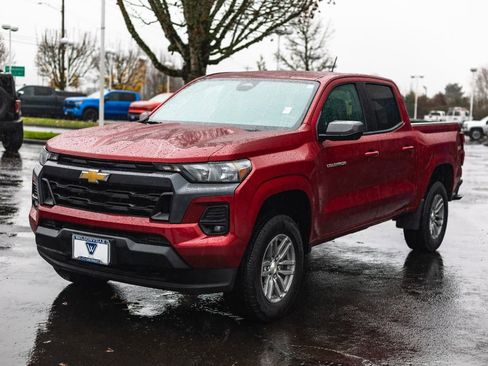 Used 2024 Chevrolet Colorado LT w/ LT Convenience Package image 4