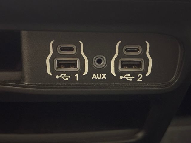 Used 2025 Chrysler Pacifica Select FWD image 24
