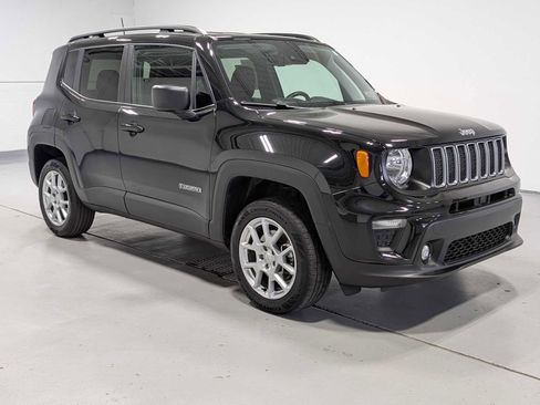 Used 2023 Jeep Renegade Latitude w/ Premium Group image 6