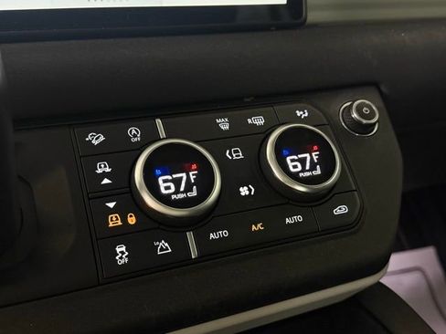 Used 2022 Land Rover Defender 110 SE image 30