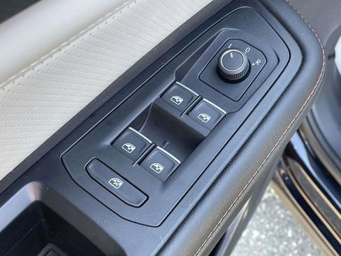 Used 2024 Volkswagen Atlas Peak Edition SEL AWD/4WD image 17