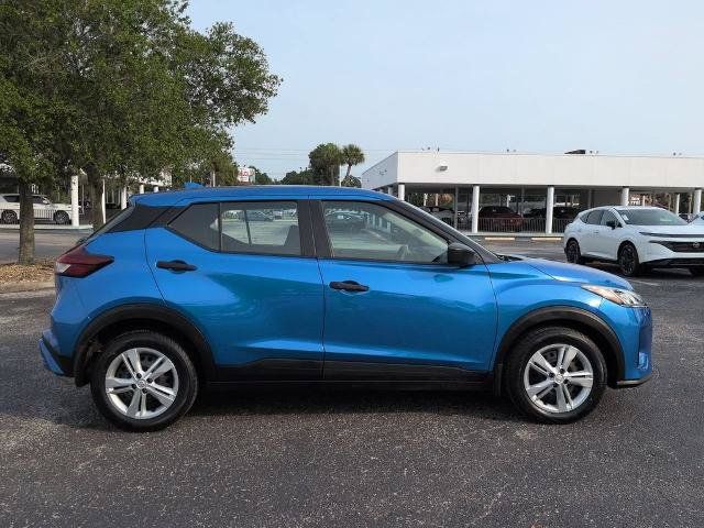 Certified 2025 Nissan Kicks Play S FWD image 3