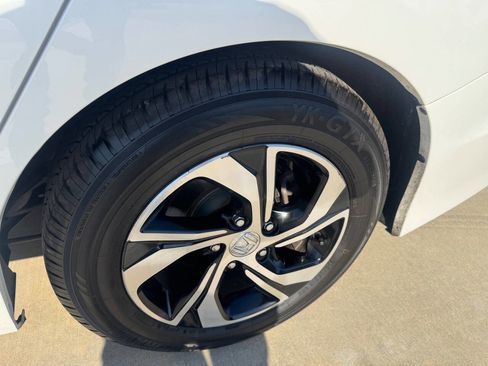 Used 2016 Honda Accord LX image 9