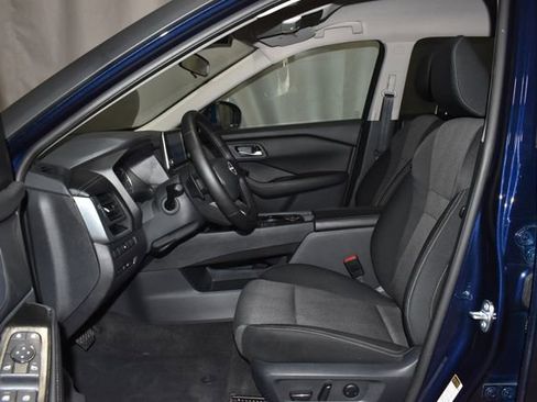 Used 2025 Nissan Rogue SV image 11