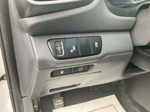 Used 2018 Hyundai Ioniq Limited image 18