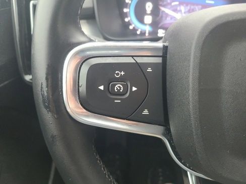 Used 2024 Volvo XC40 B5 Core image 20