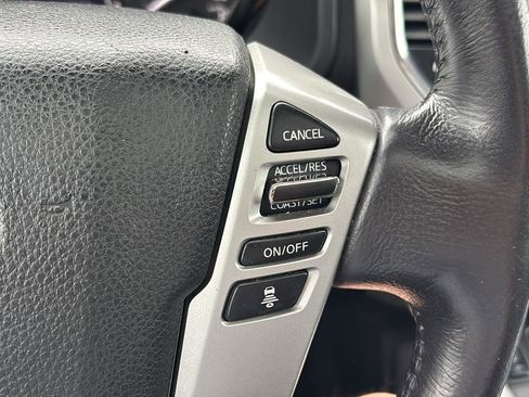 Used 2020 Nissan Titan SL w/ Moonroof Package image 27