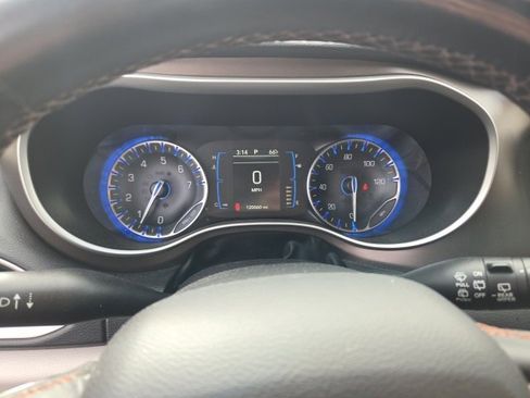 Certified 2017 Chrysler Pacifica Touring-L image 11