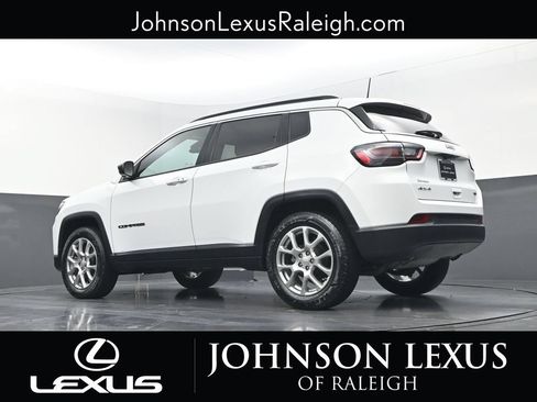 Used 2023 Jeep Compass Latitude w/ Sun and Sound Group AWD/4WD image 17