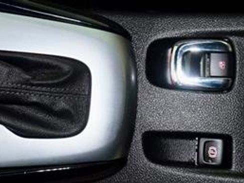 Used 2019 Buick Cascada Premium image 24