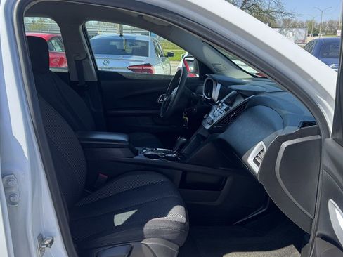 Used 2017 Chevrolet Equinox LS FWD image 28