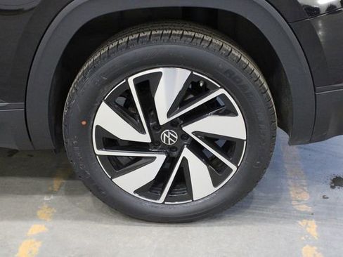 Used 2024 Volkswagen Atlas SE image 43