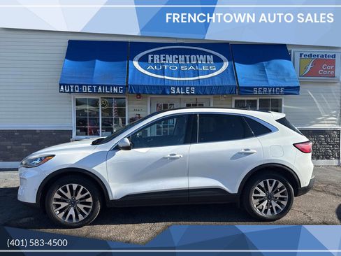 Used 2020 Ford Escape Titanium image 2