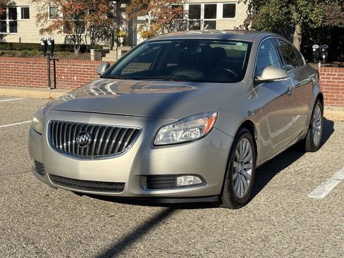 Used 2013 Buick Regal Premium image 2
